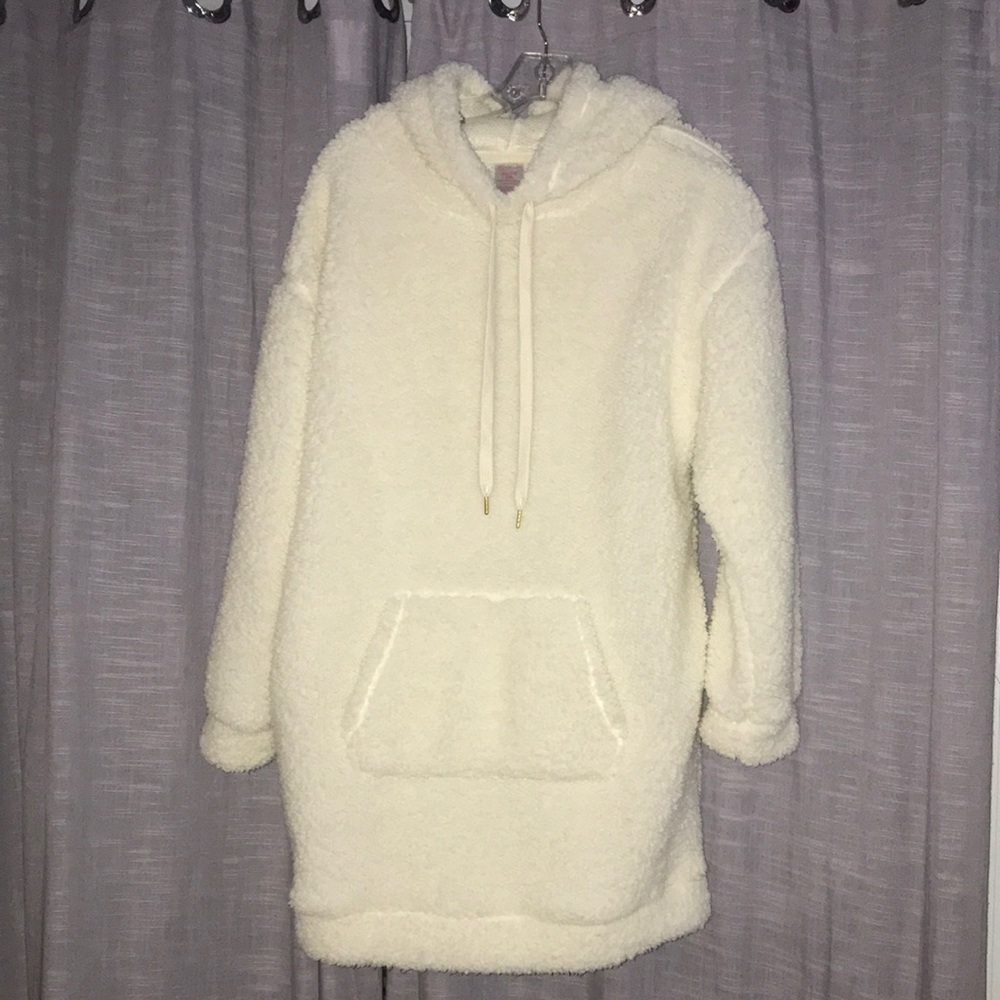 XXL White hooded fuzzy sweater